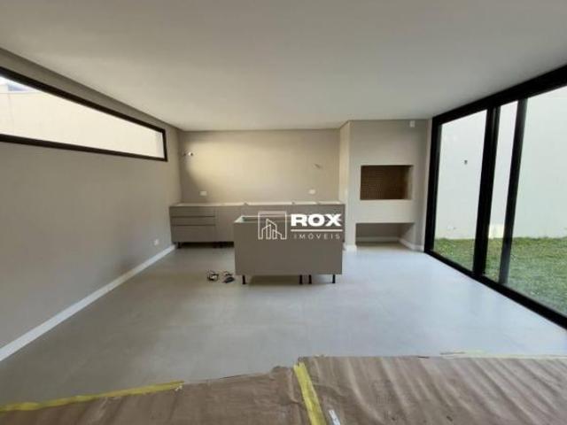 Casa de alto padrão com 4 quartos, sendo 3 suítes à venda, 261 m² por R$ 2.800.000 Santo Inácio