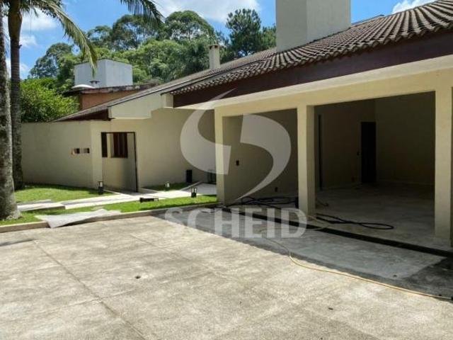 CASA DE ALTO PADRÃO COM 4 SUITES, 6 VAGAS