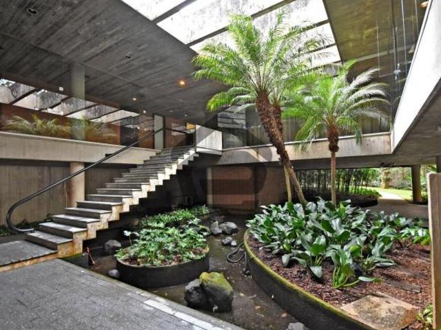 Casa de Alto Padrão com 3 Dormitórios à Venda em Cidade Jardim