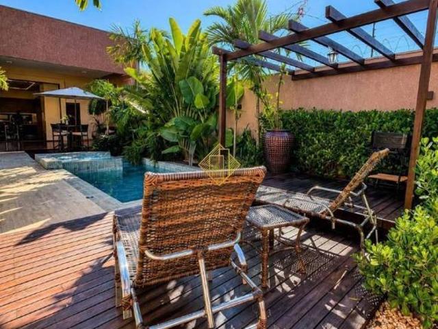 CASA DE ALTO PADRÃO COM ATMOSFERA DE RESORT