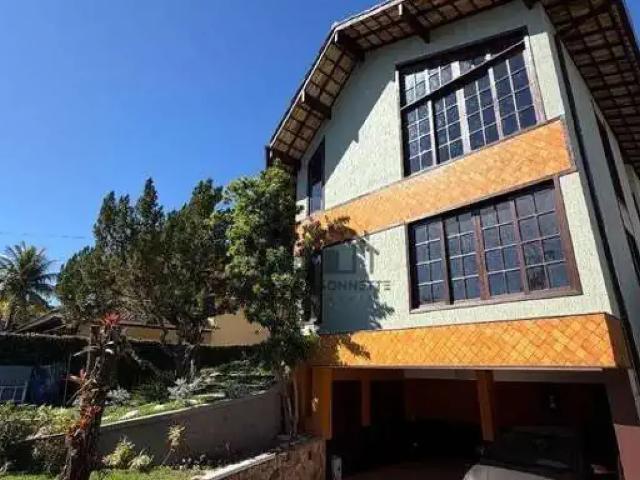 Casa de Alto Padrão com Pé Direito Duplo e Lazer Completo, Piscina, Sauna em Camboinhas