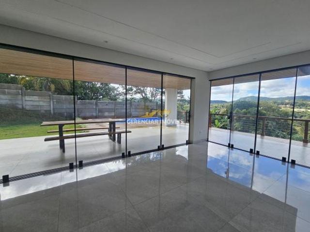 Casa de Alto Padrão com Piscina e Vista Panorâmica em Itatiaiuçu – 4 Quartos, Área Gourmet Completa!