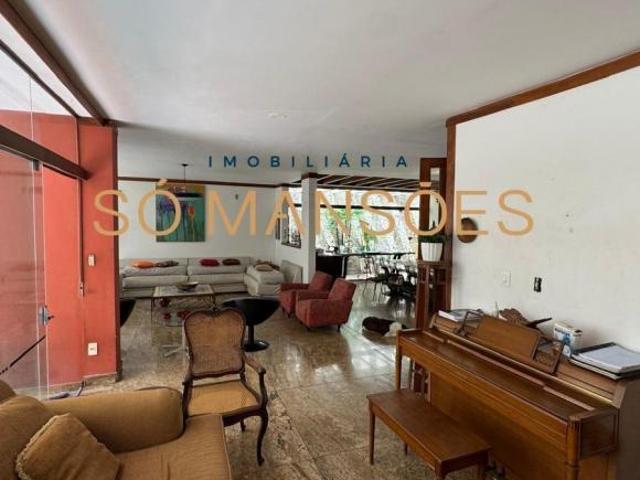 Casa de Alto Padrão de 355 m² à Venda com 3 Suítes e Espaço Gourmet no São Bento, Belo Horizonte M