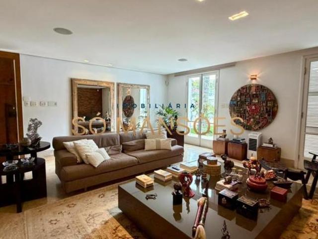 Casa de Alto Padrão de 375 m² à Venda com 2 Suítes e Espaço Gourmet no Belvedere, Belo Horizonte M