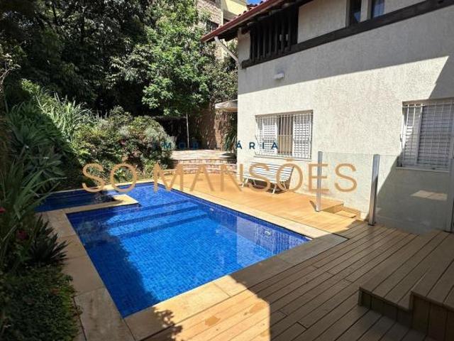 Casa de Alto Padrão de 390 m² à Venda com 1 Suíte e Spa no Santa Lúcia, Belo Horizonte MG