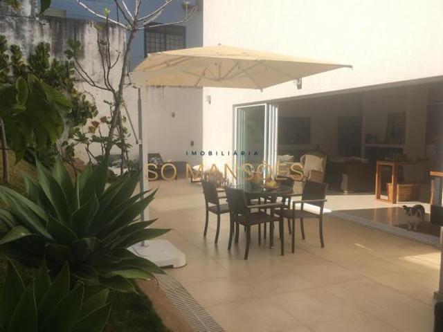 Casa de Alto Padrão de 470 m² à Venda com 3 Suítes e 4 Vagas no Mangabeiras, Belo Horizonte MG