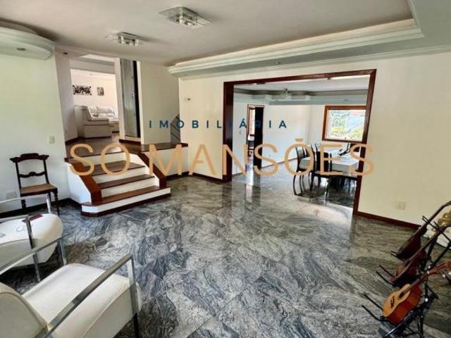 Casa de Alto Padrão de 642 m² à Venda com 3 Suítes e Espaço Gourmet no Santa Lúcia, Belo Horizonte