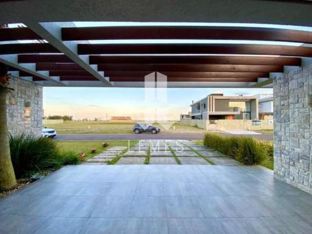 CASA DE ALTO PADRÃO EM CONDOMÍNIO BEIRA MAR! TOTALMENTE MOBILIADA, NA BEIRA DO