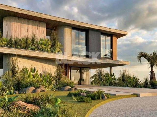 Casa de Alto padrão em Construção no Ilhas Park