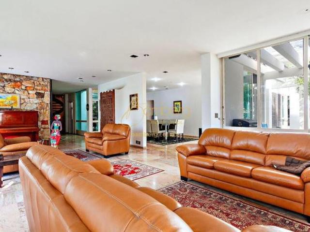 Casa de Alto Padrão em Interlagos 830m² terreno 5 quartos/3suítes/ 5 vagas