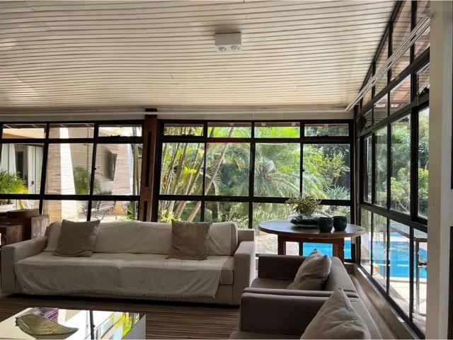 Casa de Alto Padrão para Alugar com 5 Suítes, Piscina e Área Gourmet