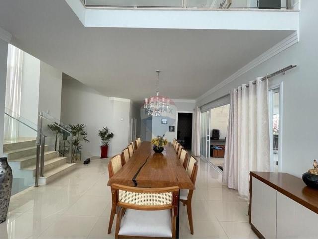 Casa de alto padrão para locação, no Condomínio Alphaville Campinas, 630m² de área útil e 1.030m² de área total