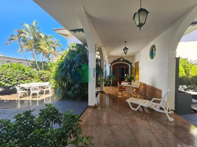 Casa de Alto Padrão Residencial/Comercial localizada no Bairro Ribeirânia, terreno de 1703m² e 862,7