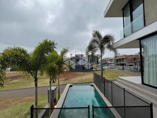 Casa de altíssimo padrão com 3 suítes, piscina e cinema em condomínio fechado no bairro Carneiros em