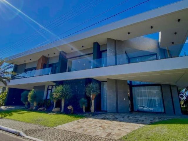Casa de Altíssimo Padrão em Condomínio Fechado no Litoral Norte