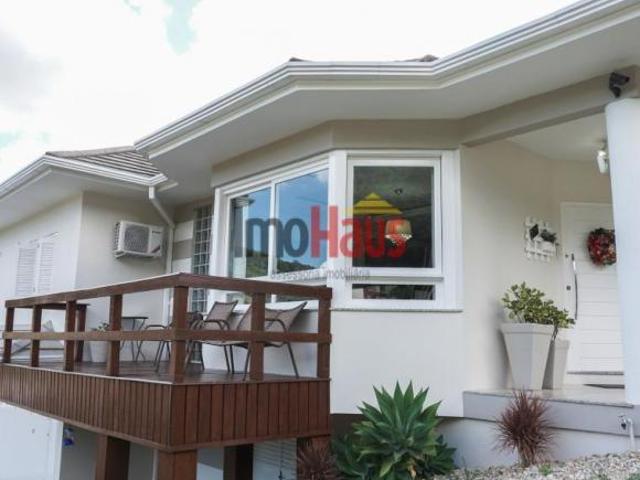 CASA DE ALTÍSSIMO PADRÃO NO VIADUTO EM EXCELENTE LOCALIZAÇÃO