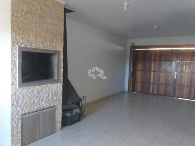 Casa de alvenaria com 3 dormitórios e amplo pátio no Bairro Bonfim