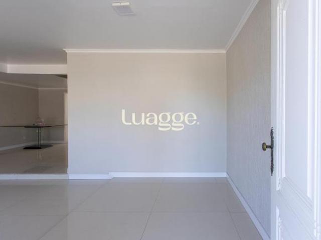 Casa de alvenaria, com 3 quartos, 1 suíte e 3 vagas de garagem