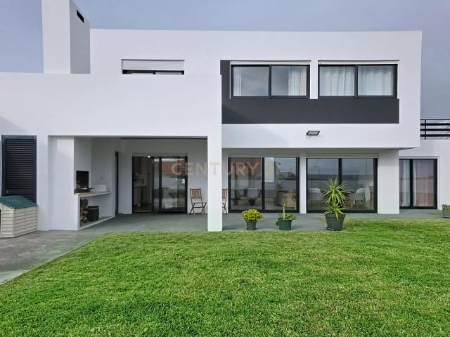 Casa de Arquitetura Moderna em Localização Premium