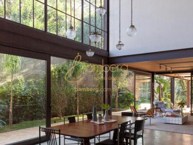 Casa de arquitetura contemporânea 900 m² terreno / 600m² construção, 3 suítes, área de lazer