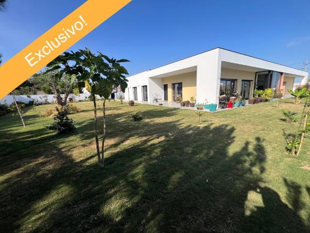 Casa de arquitectura contemporânea, T3, 2 km das praias Sa. 0m² A dos Cunhados e Maceira