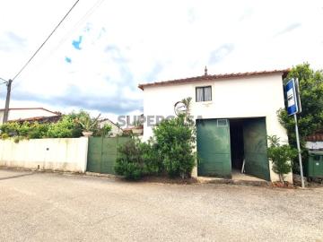 Casa de arrecadação e arrumos com quintal em Graça, Pedrogão Grande