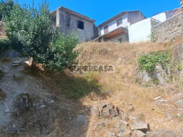 Casa de Arrumos c/ Terreno em Bera