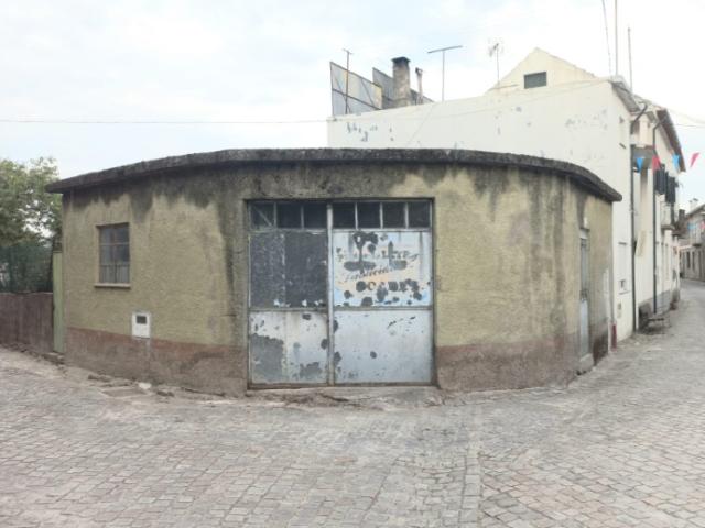 Casa de arrumos em Carvalhal Redondo, concelho de Nelas