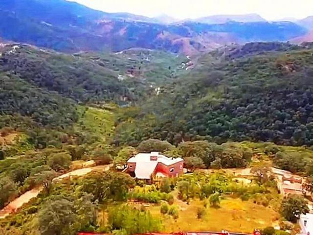 Casa de artista en Santa Rosa con amplios espacios y vista ESPECTACULAR