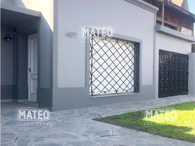 Casa de cuatro ambientes con jardín