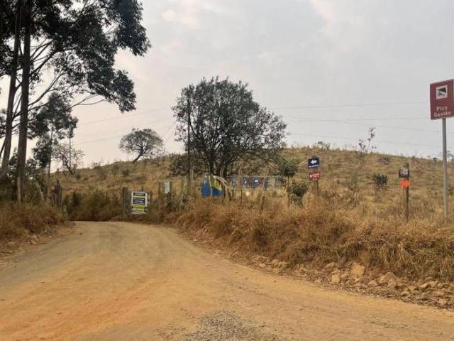 CASA DE CAMPO à venda no INTERIOR com 1500m² de TERRENO na estrada do PICO DO GAVIÃO em ANDRADAS/MG