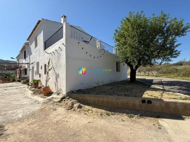 Casa de campo bellamente renovada con terraza en la azotea y. 107m² Lubrín