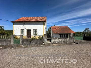 Casa de campo com terreno e anexo em local tranquilo 0m² Chãos