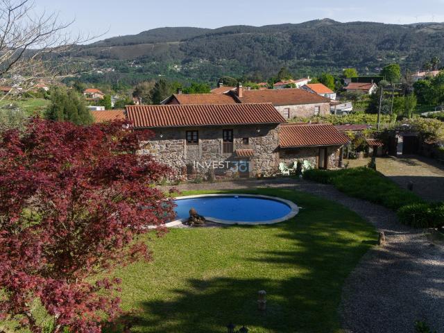 Casa de Campo com Piscina e Suite Independente no Centro de Covas