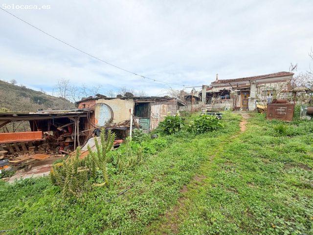 Casa de campo con 21.535 m2 de terreno en Las Regueras