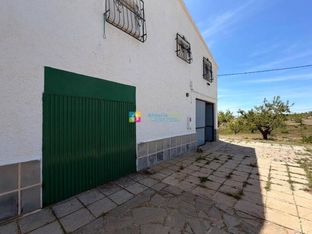Casa de campo con gran potencial en la tranquila zona de Sal. 280m² Albox