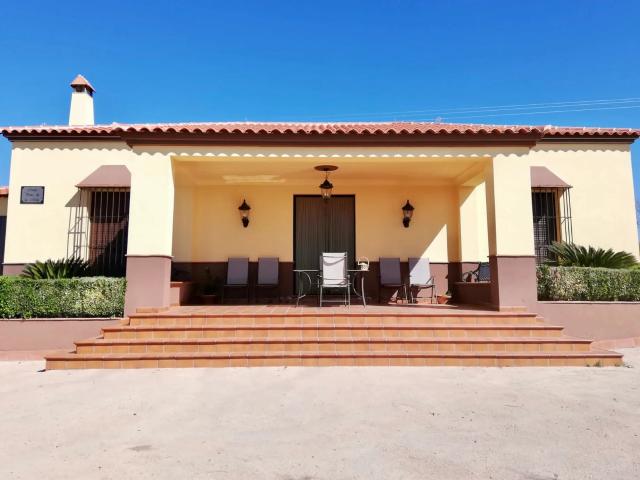 Casa de campo con olivos Casa de campo de magnífica construc. 200m² Berlanga