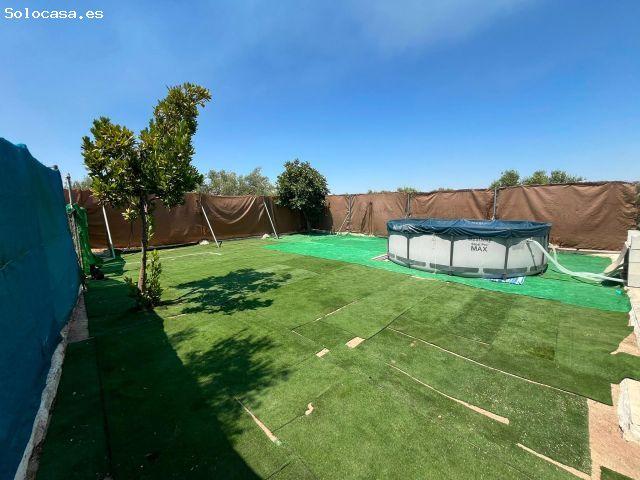 Casa de campo con olivos en producción, placas solares y amplias zonas exteriores