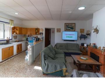 CASA DE CAMPO CON PISCINA, BARBACO Y TRASTEROS