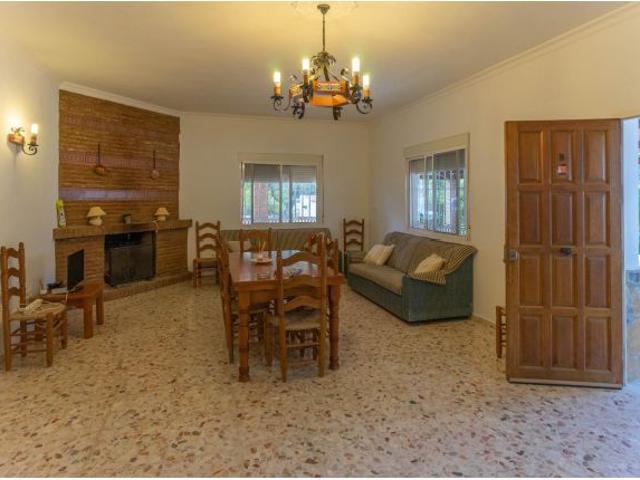 CASA DE CAMPO CON PISCINA, BARBACOA Y ZONA DE HUERTO