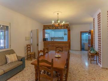 CASA DE CAMPO CON PISCINA, BARBACOA Y ZONA DE HUERTO
