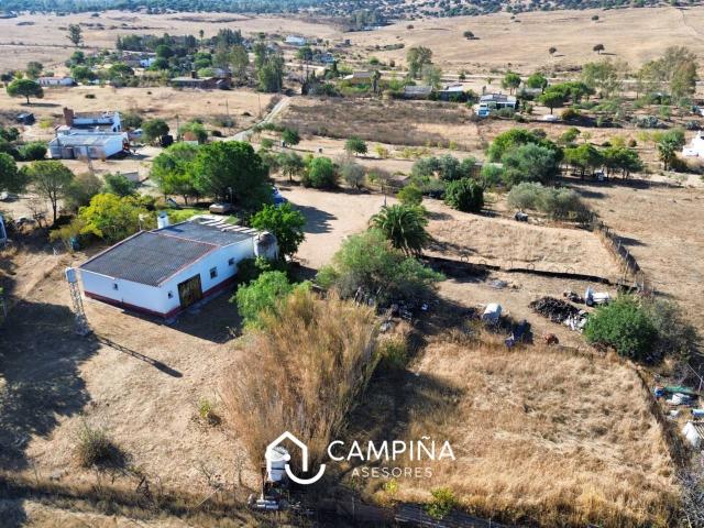 CASA DE CAMPO CON PISCINA EN PARCELA DE 4.000 M² EN TRIGUEROS