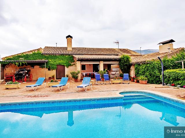Casa de campo con piscina en venta en Biar, Alicante