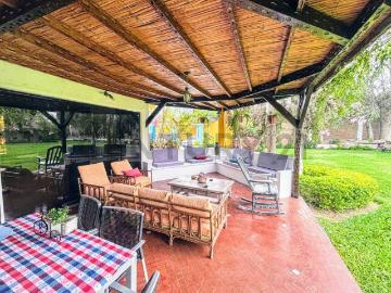 Casa de Campo con Piscina y Bungalows en Cieneguilla – Lujo y Naturaleza