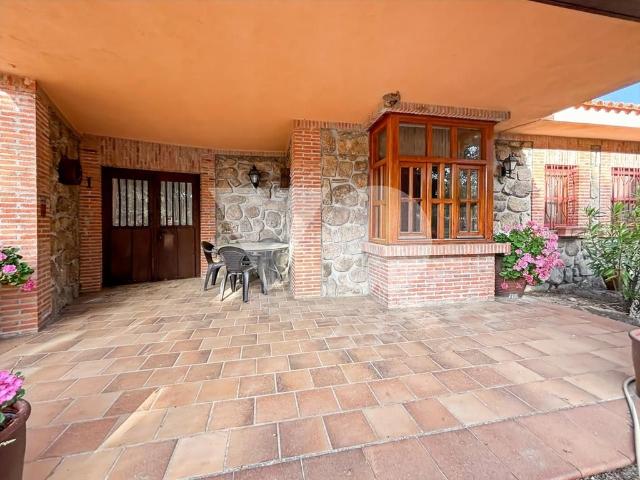 Casa de campo de alto standing de 201 m2 en venta Valdemorillo, España