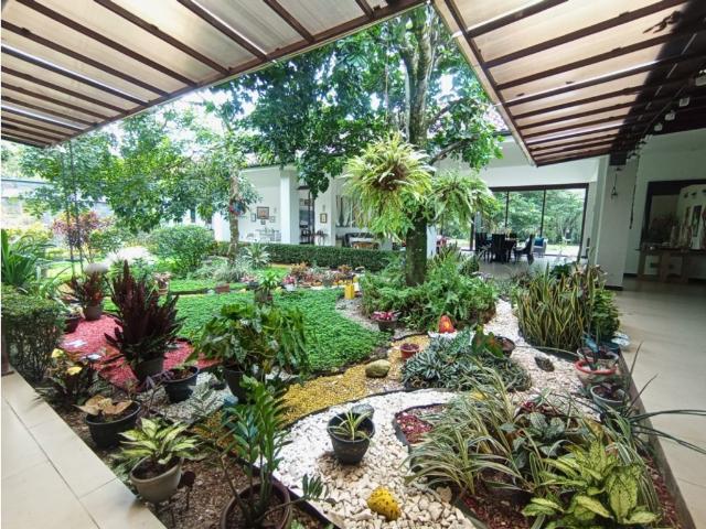 Casa de campo de alto standing de 4 dormitorios en venta Villavicencio, Departamento del Meta