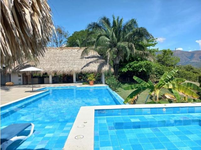 Casa de campo de alto standing de 4 dormitorios en venta Nilo, Colombia