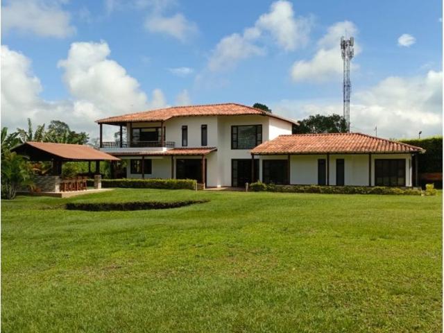 Casa de campo de alto standing de 6 dormitorios en venta Montenegro, Colombia