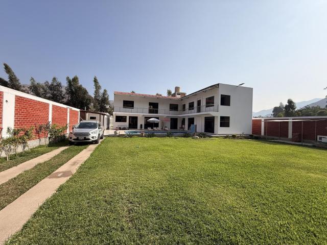 Casa de Campo de Estreno en Venta en Cieneguilla con Piscina y Paneles Solares | 1,364 m²