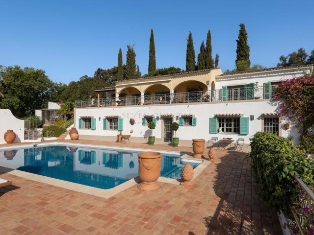 Casa de campo de quatro quartos com piscina, garagem e vista. 613m² São Brás De Alportel